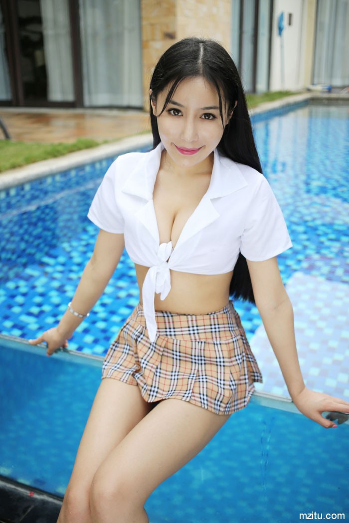 不爱穿内裤爱撩裙  豪放天使田芯娜全裸福利图