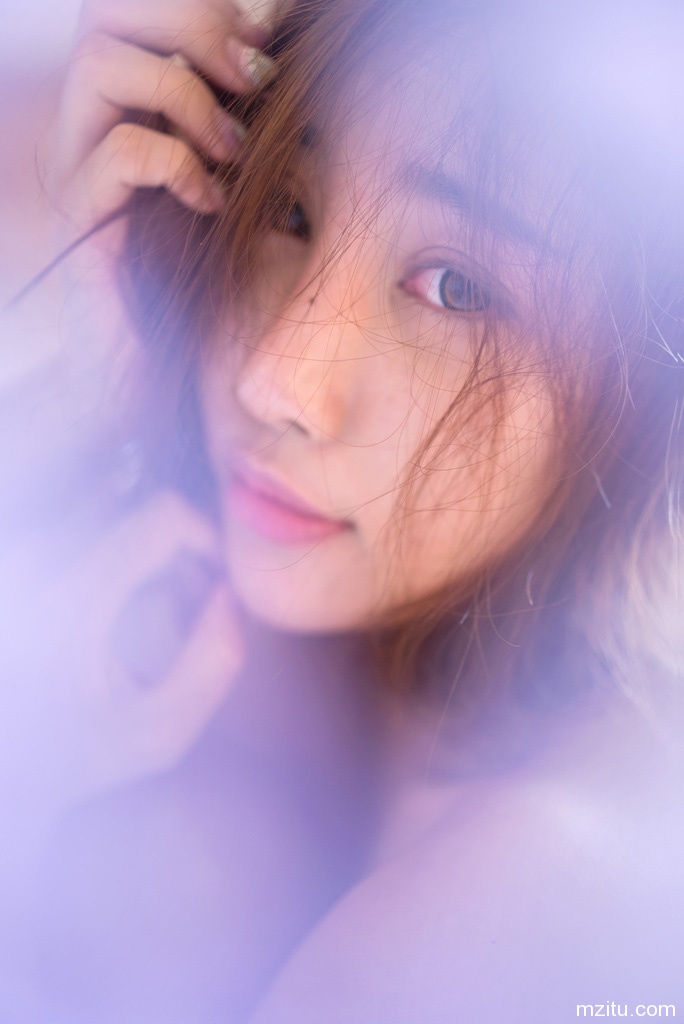 朦胧美 衬衫里性感的女人