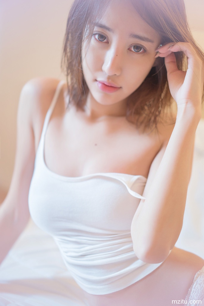 绝色美女张露午后慵懒写真