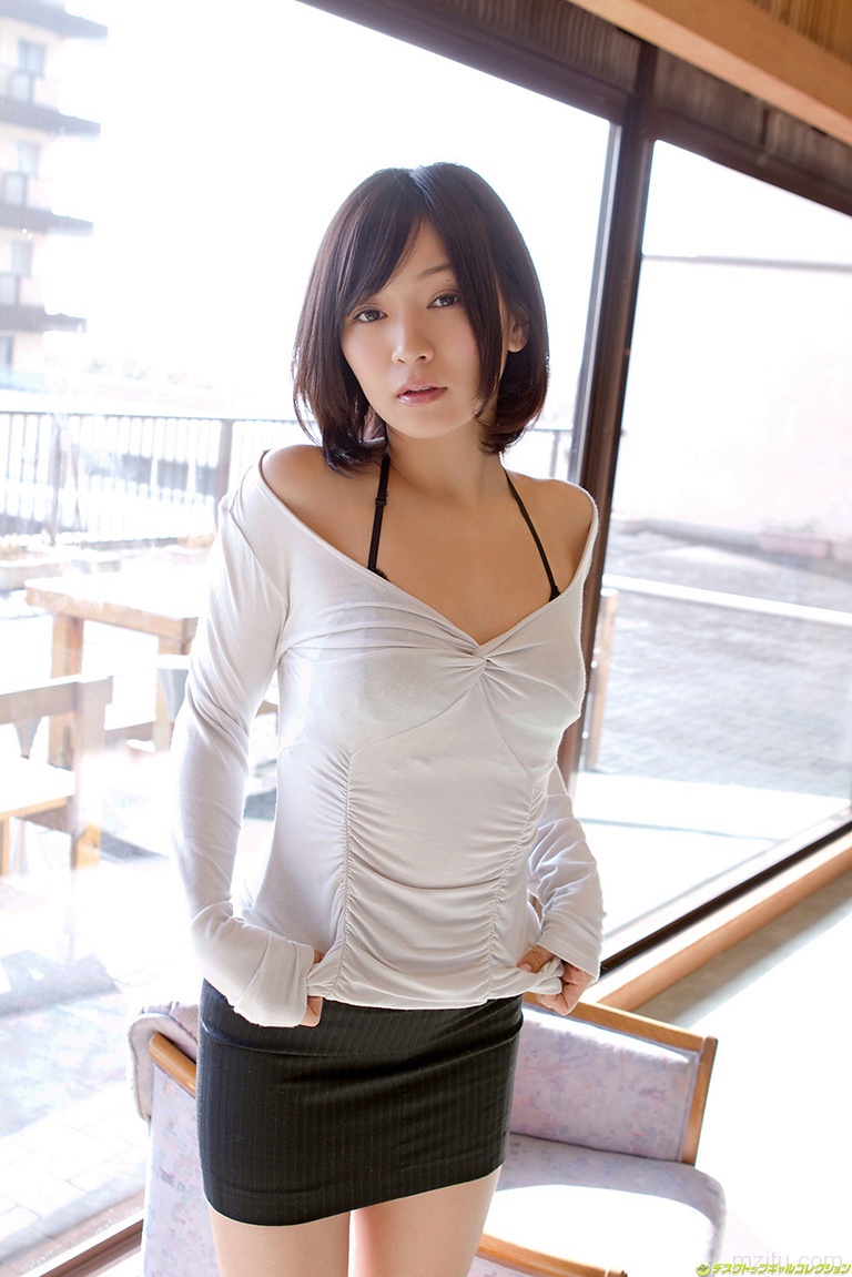 阶户瑠李惹火OL制服秀