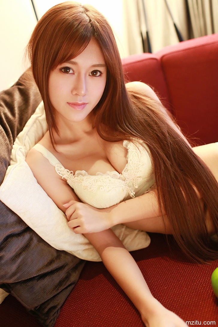 90后清纯嫩模嘉琳性感私房