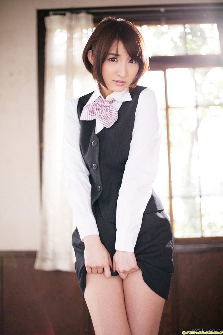 办公室里绝色秘书 尾崎娜娜