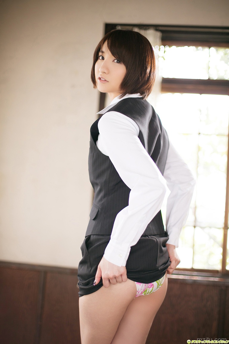 办公室里绝色秘书 尾崎娜娜