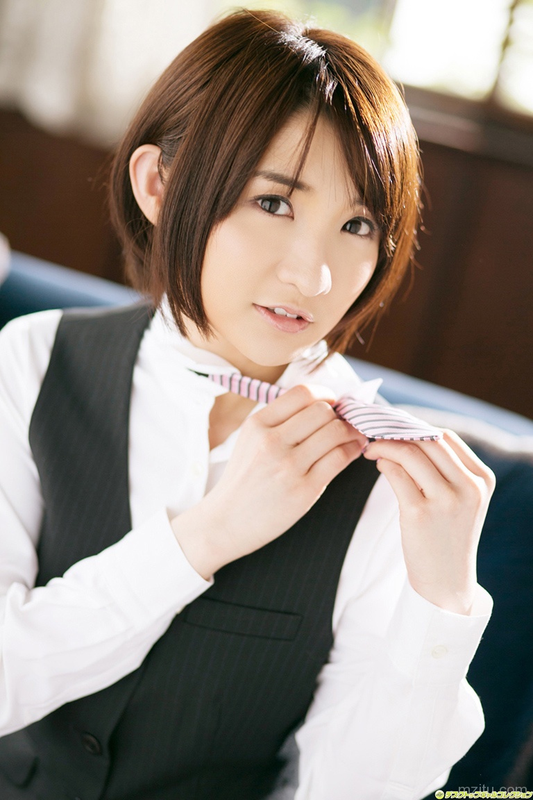 办公室里绝色秘书 尾崎娜娜