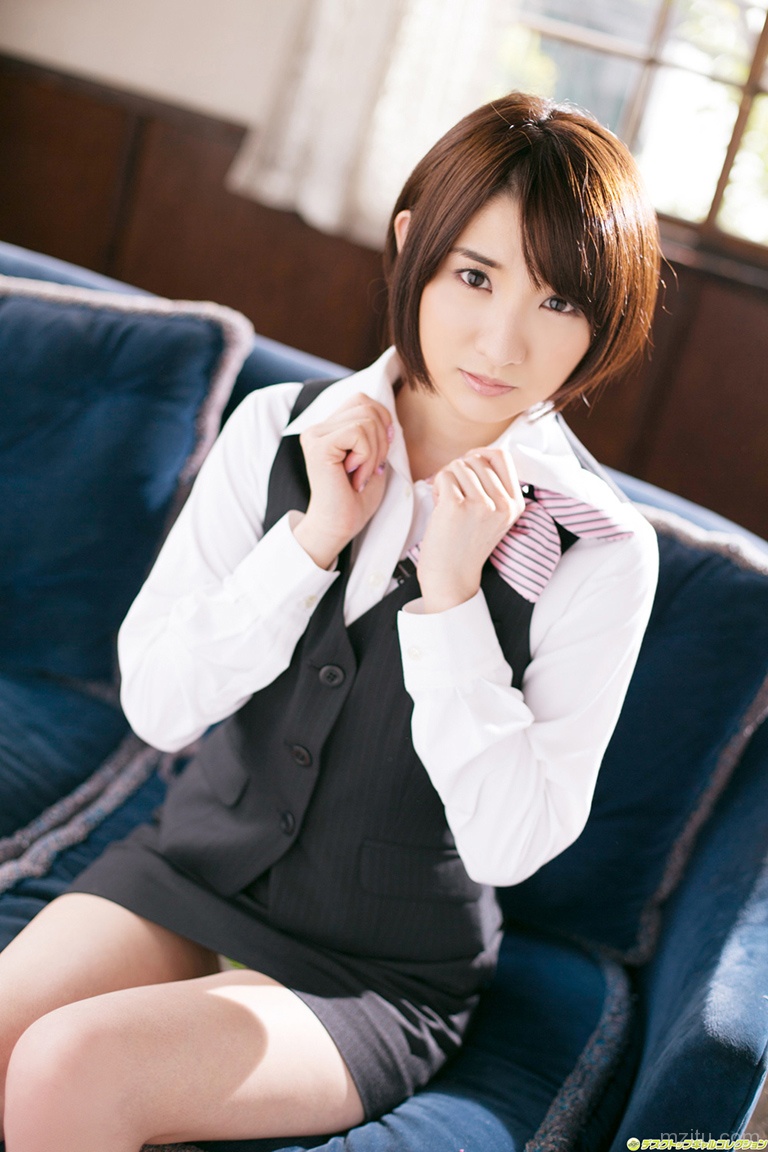 办公室里绝色秘书 尾崎娜娜