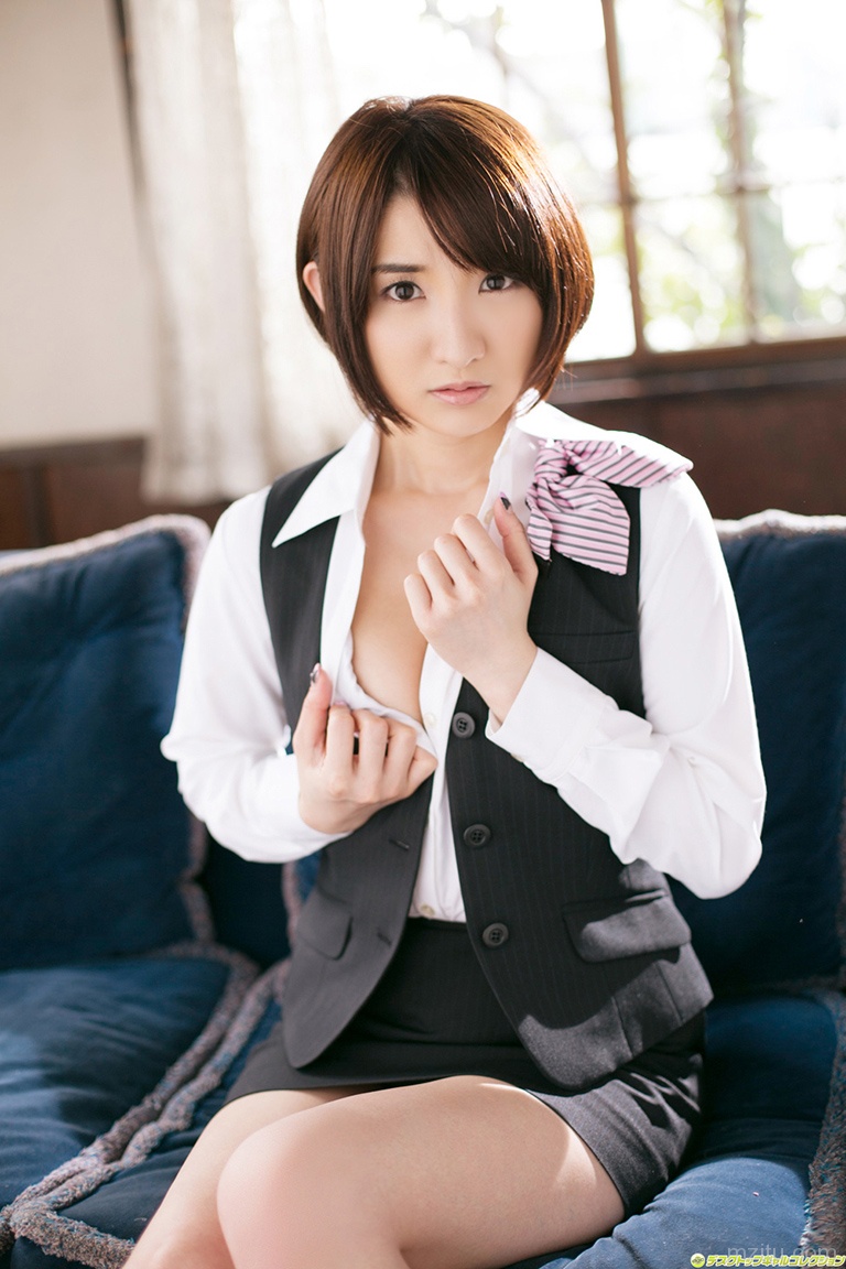 办公室里绝色秘书 尾崎娜娜