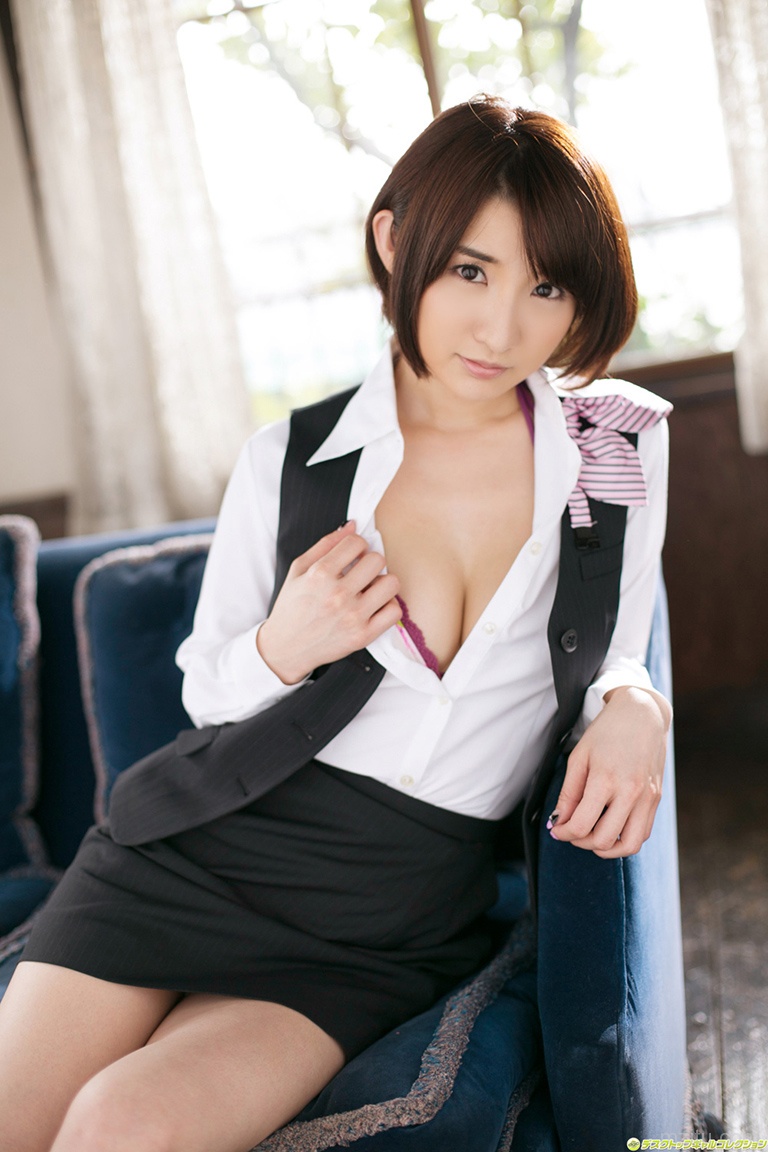 办公室里绝色秘书 尾崎娜娜