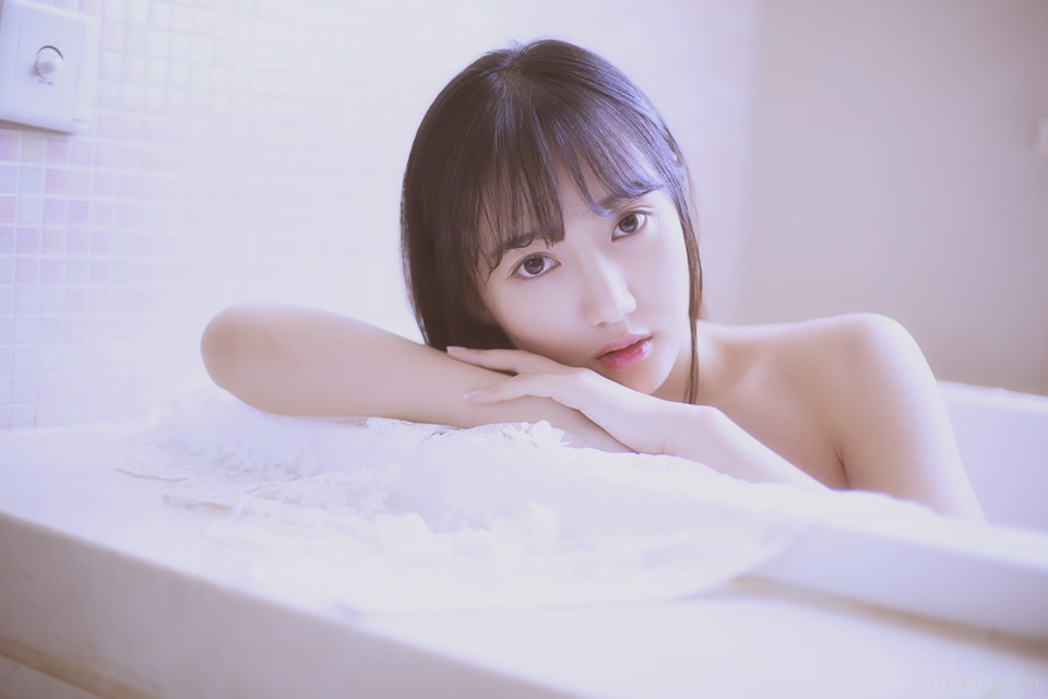 优雅气质小妹子