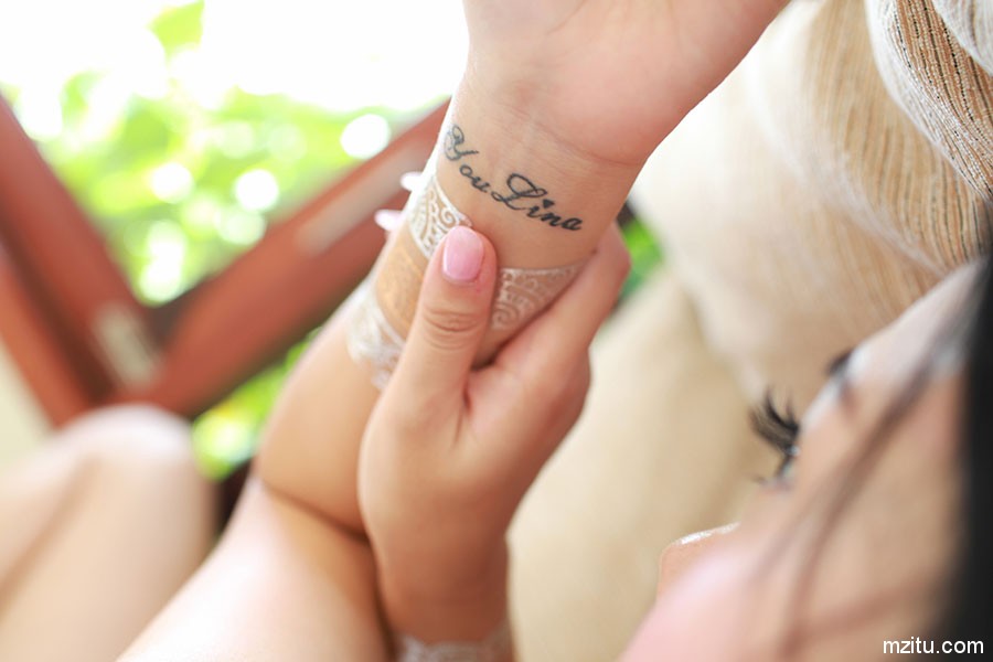 气质美女兜豆靓Youlina性感小私房大秀屁沟沟