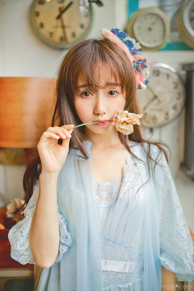 优雅气质小妹子