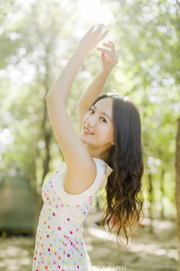 优雅气质小妹子