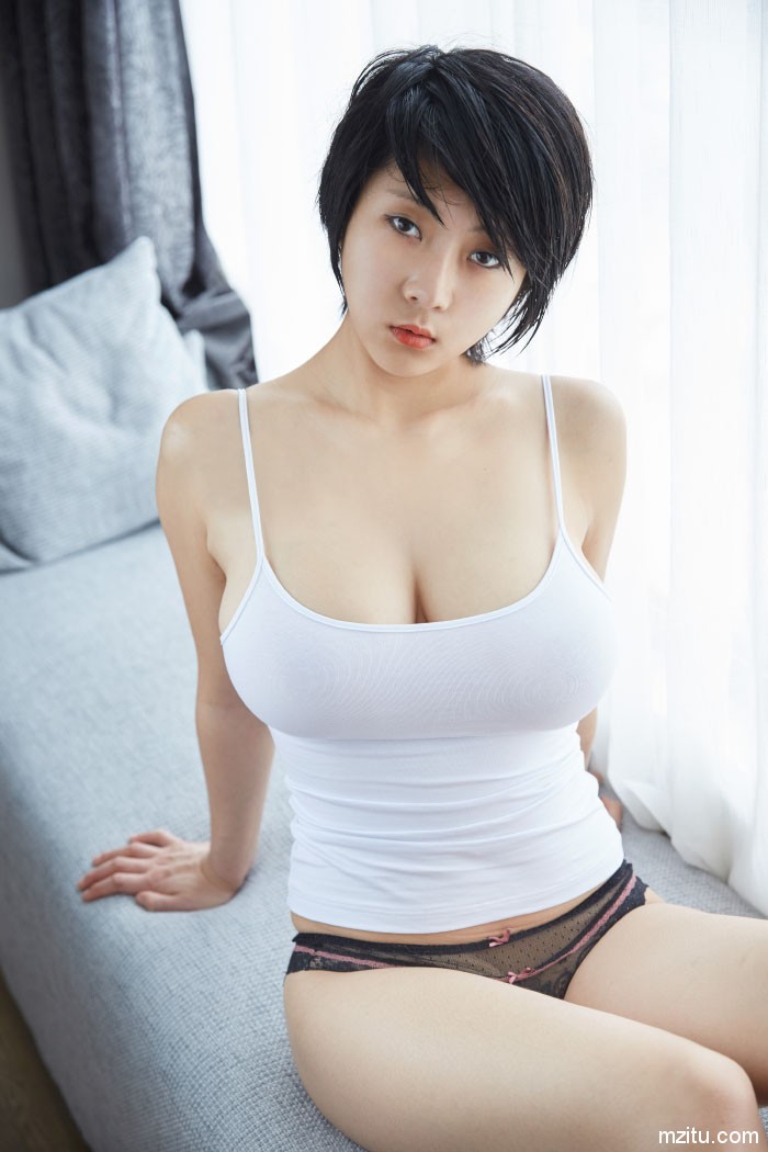 丰满娇躯惊涛骇浪!冷艳美人雨瞳Yoyo全裸写真