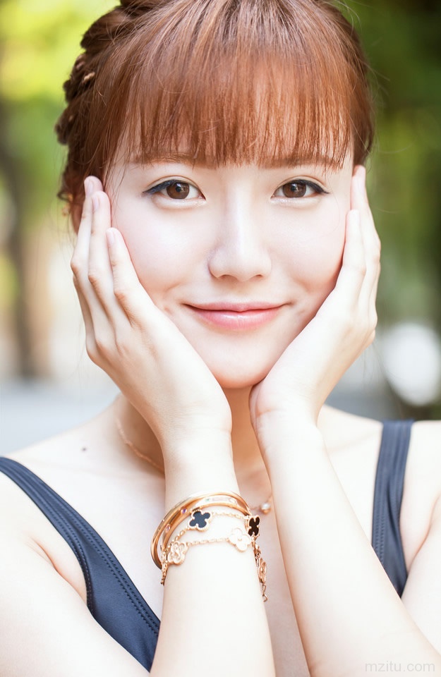 可爱迷人萌妹子