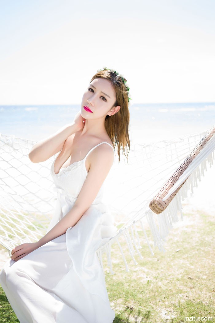 这胸这腿这红唇 女神于姬Una沙滩湿身风情万种