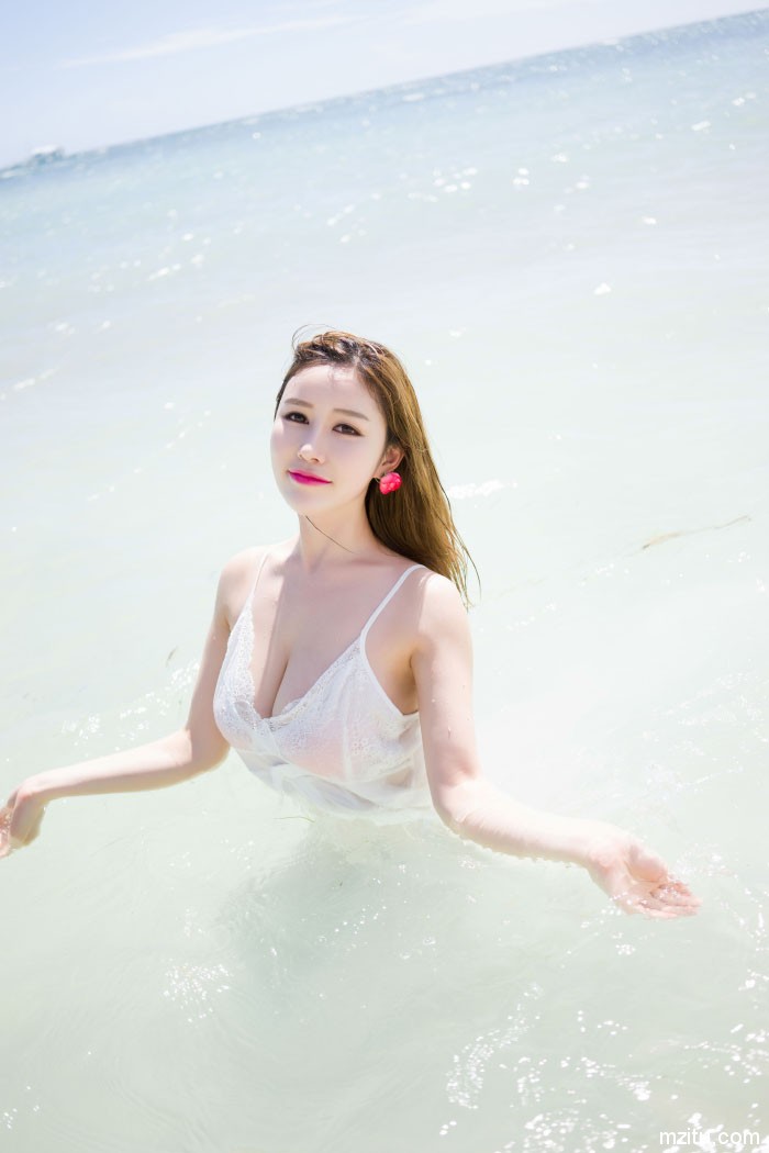 这胸这腿这红唇 女神于姬Una沙滩湿身风情万种