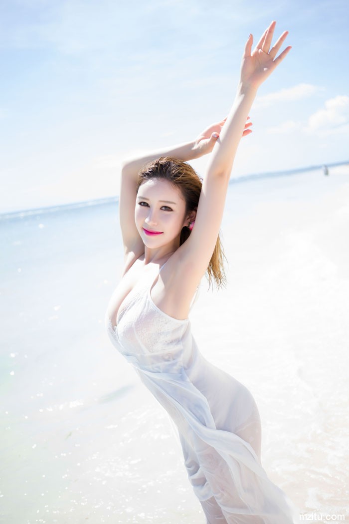 这胸这腿这红唇 女神于姬Una沙滩湿身风情万种