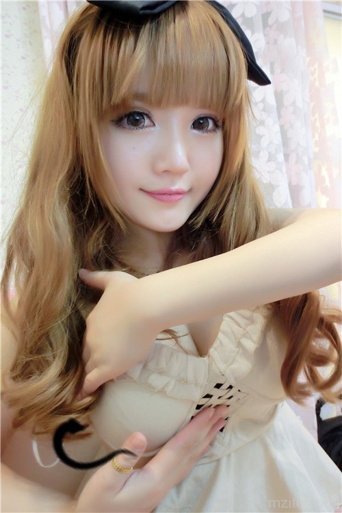 清纯甜美嫩模自拍照