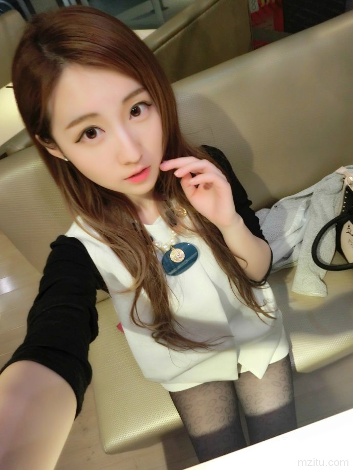 轻舞飞扬自拍秀