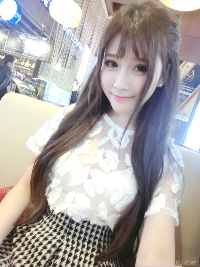 清新妹子性感自拍