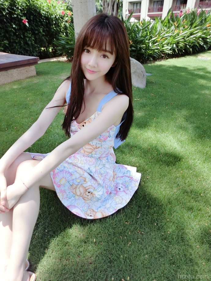 清新妹子性感自拍