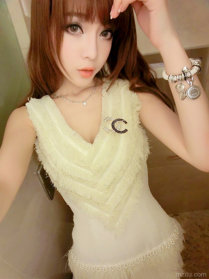 清新妹子性感自拍