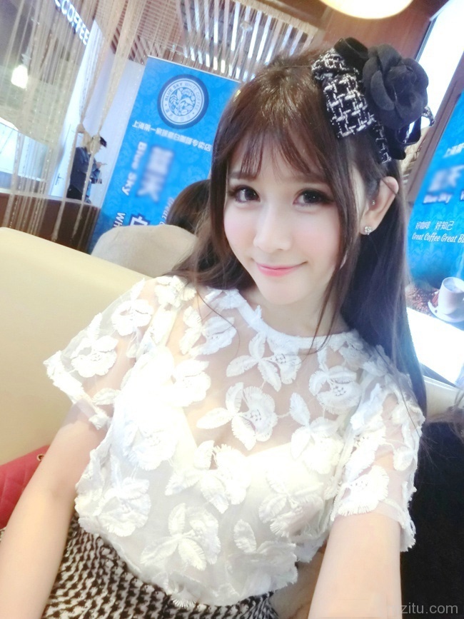 清新妹子性感自拍