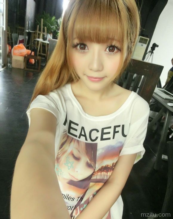 清新妹子性感自拍