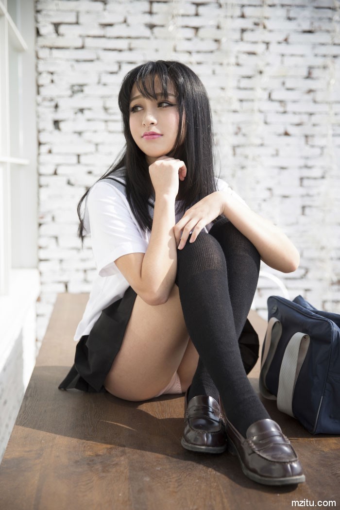 尤果日系妹子Sora脱下校装展露令人心跳的身材