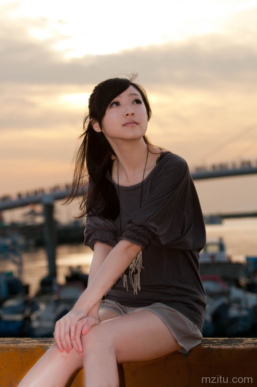 气质性感嫩妹子