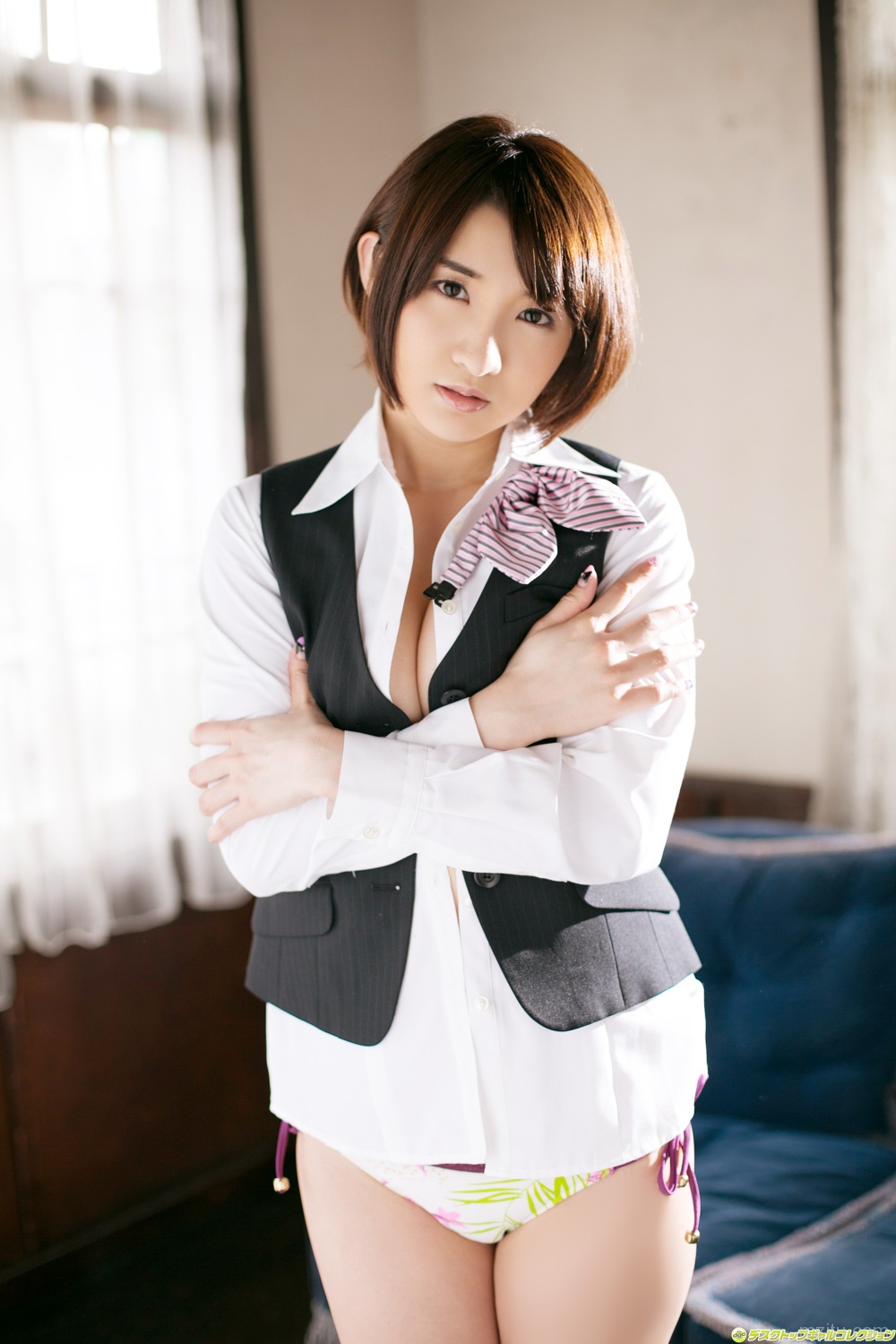 清纯秘书的性感比基尼 尾崎娜娜