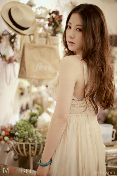 优雅婉约小美女