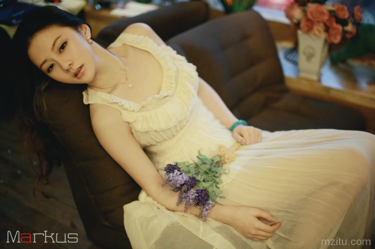 优雅婉约小美女