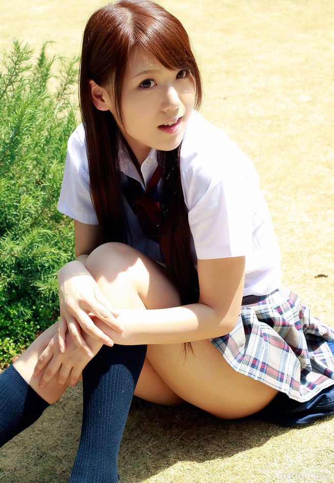 很有气质的清纯俏皮妹子