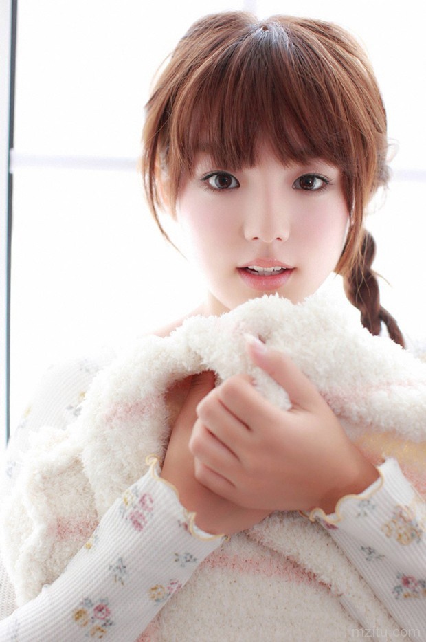 小女子嫩白可爱迷人