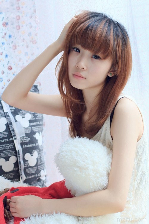 小女子嫩白可爱迷人