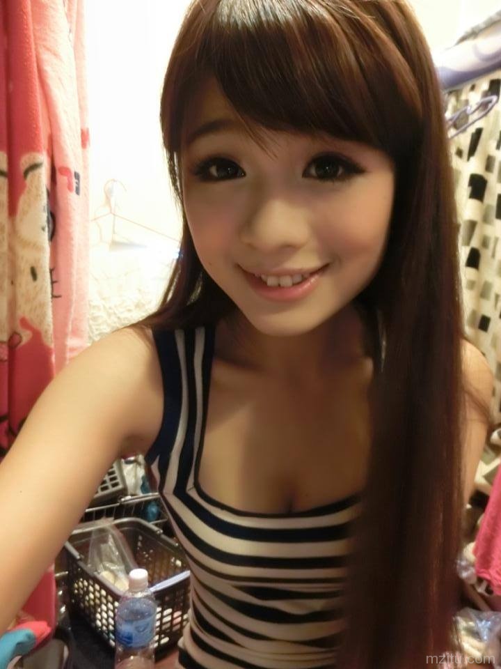 台湾俏皮妹子蔣大妞露酥胸