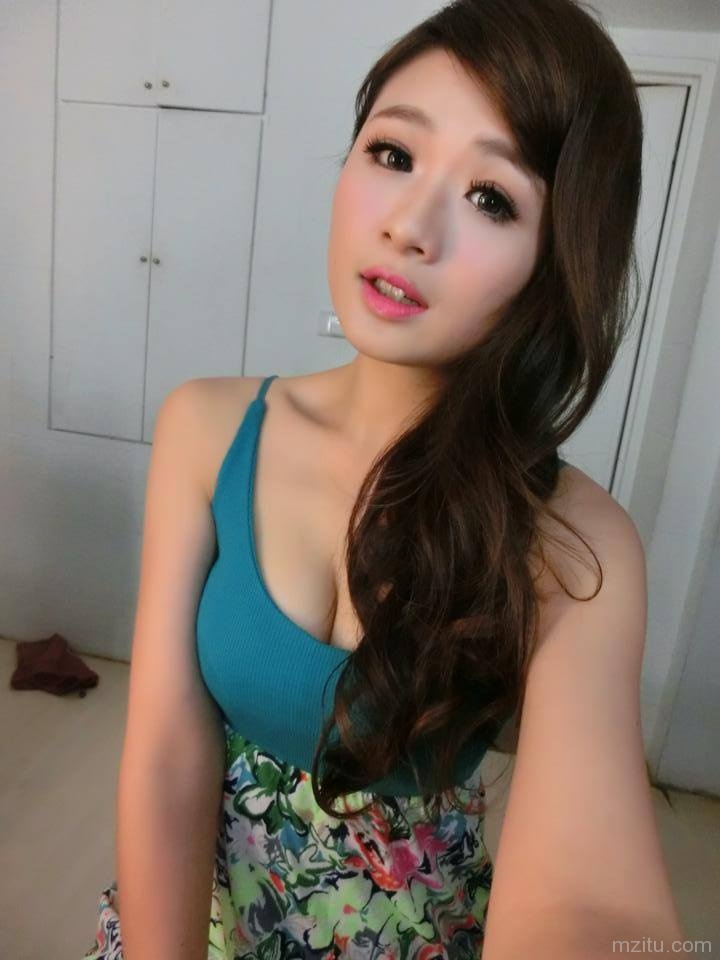 台湾俏皮妹子蔣大妞露酥胸