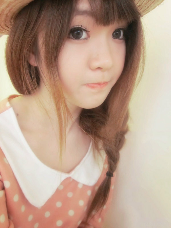 精致粉嫩的电玩妹子