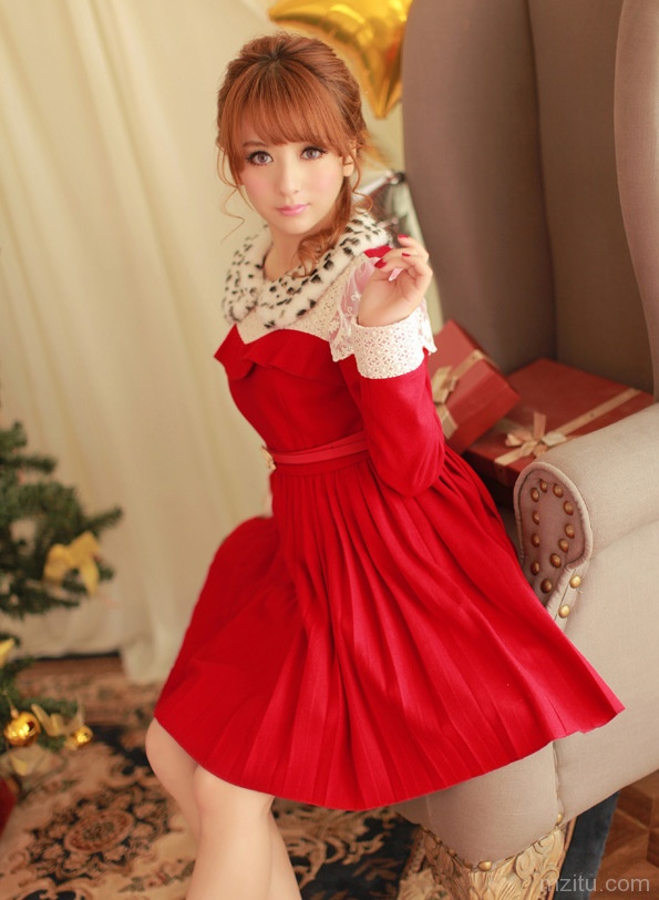 精致粉嫩的电玩妹子