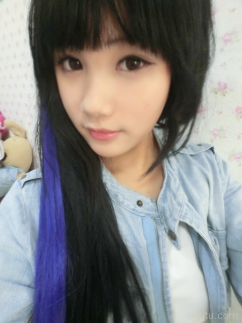 精致粉嫩的电玩妹子