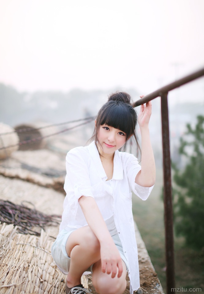 粉嫩小妹子甜美脸蛋