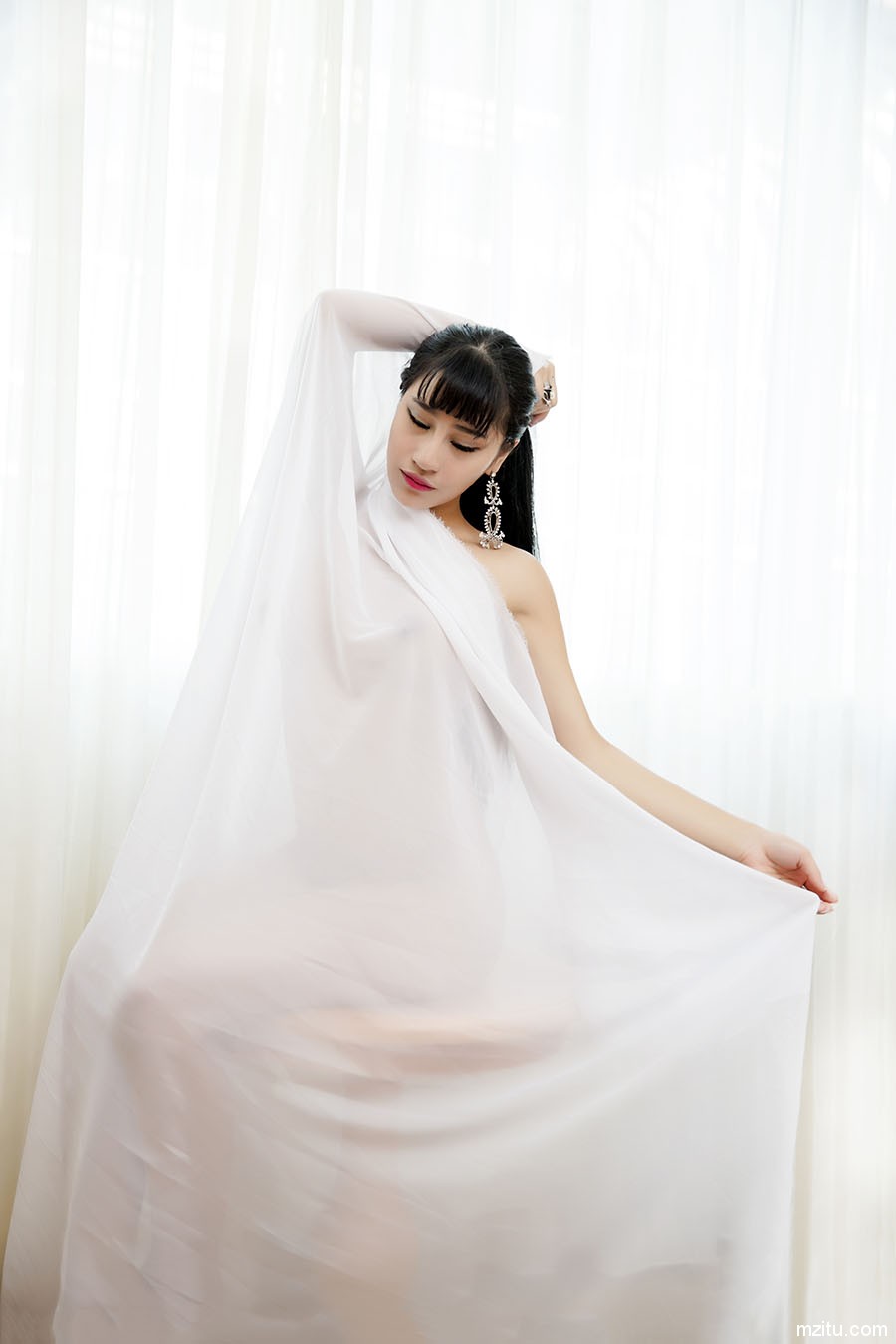 女王范不可错过,疑是ROSI小雅露脸现真身