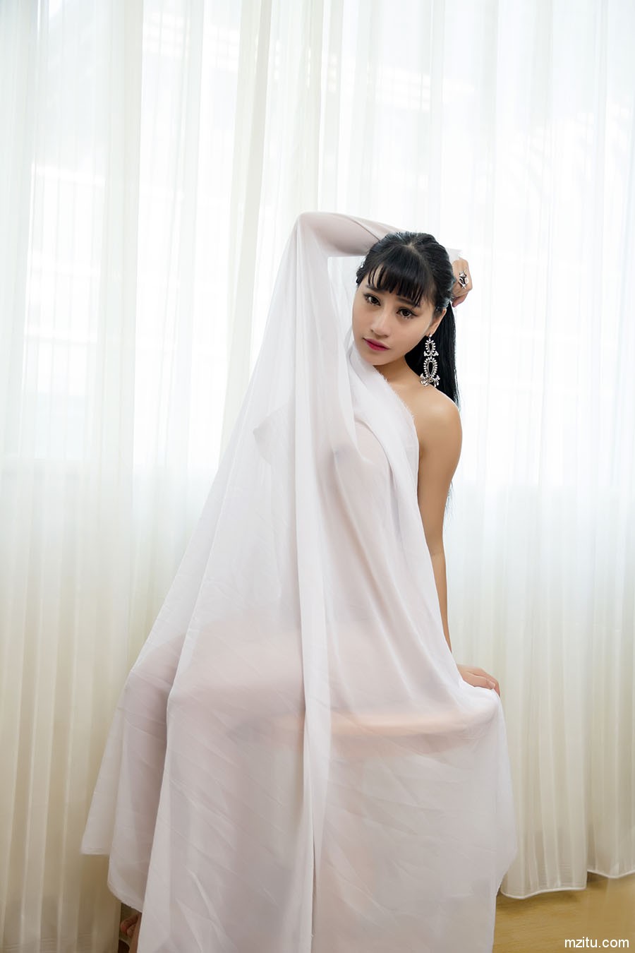 女王范不可错过,疑是ROSI小雅露脸现真身