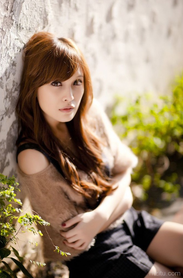 粉嫩娇美又可人的软妹子