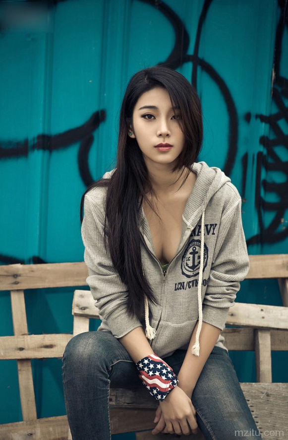 粉嫩娇美又可人的软妹子