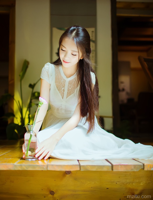 粉嫩娇美又可人的软妹子