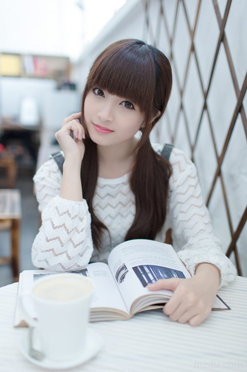 粉嫩娇美又可人的软妹子