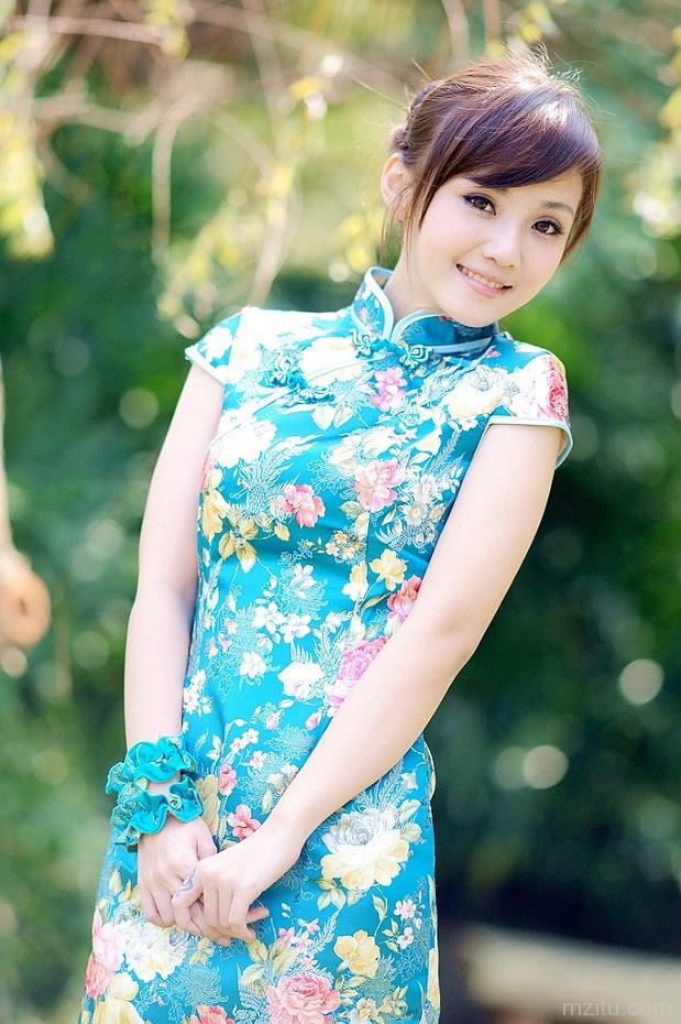 粉嫩娇美又可人的软妹子