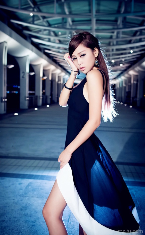 粉嫩娇美又可人的软妹子