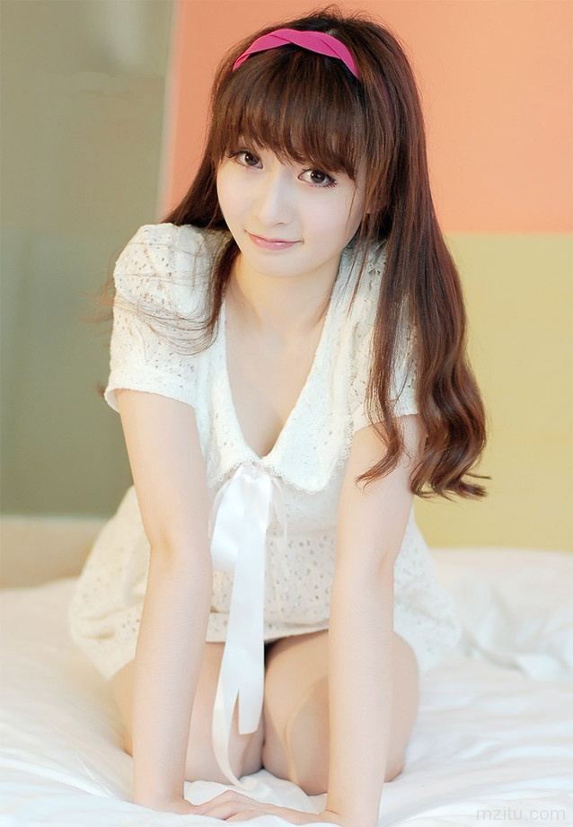 00后清纯美眉微博秀自拍